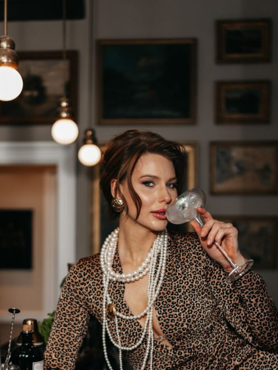 Rochie neagră cu paiete – imaginea 2