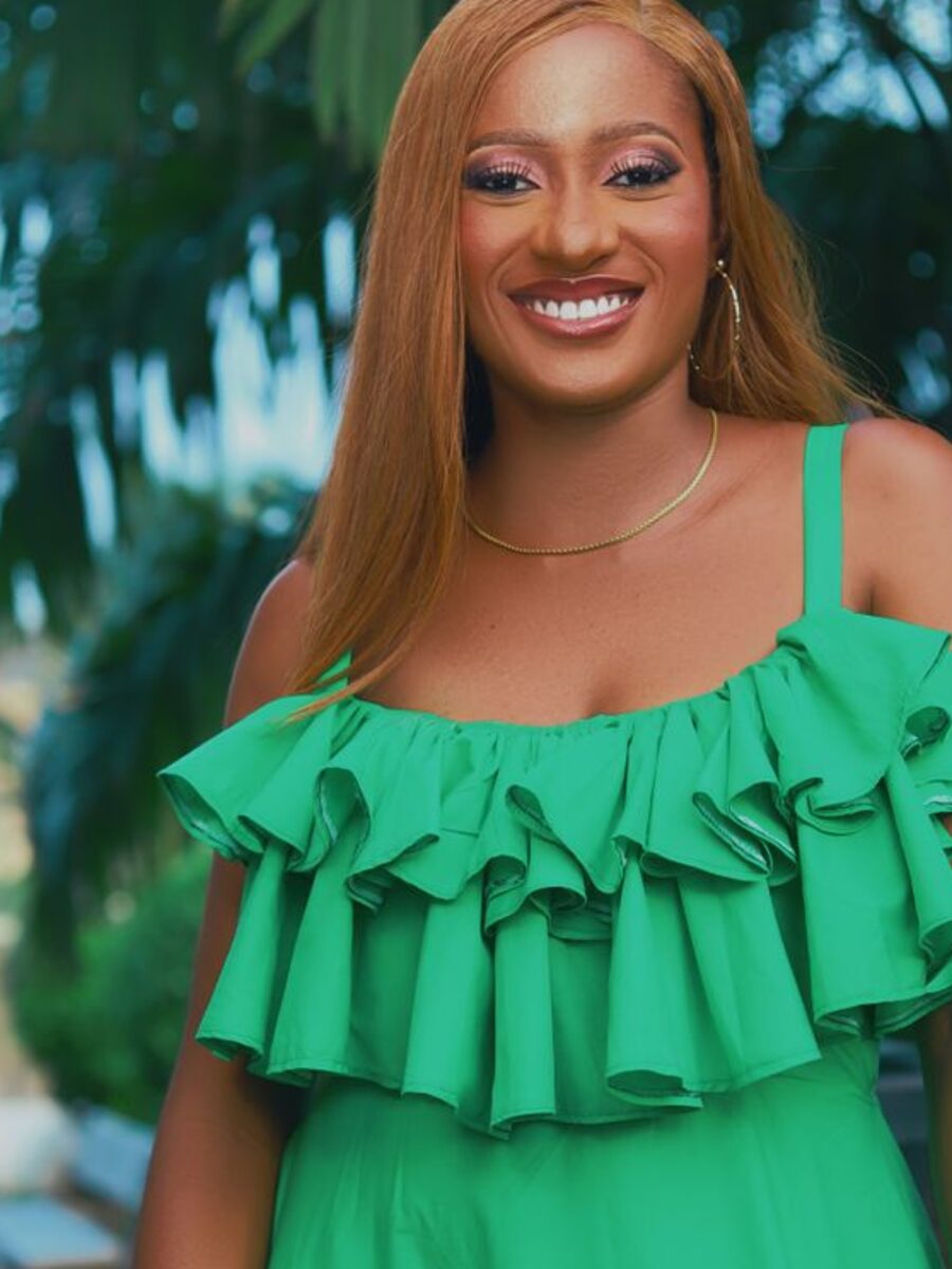Rochie verde cu volane – imaginea 2